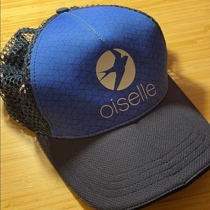 Oiselle Runner Trucker
